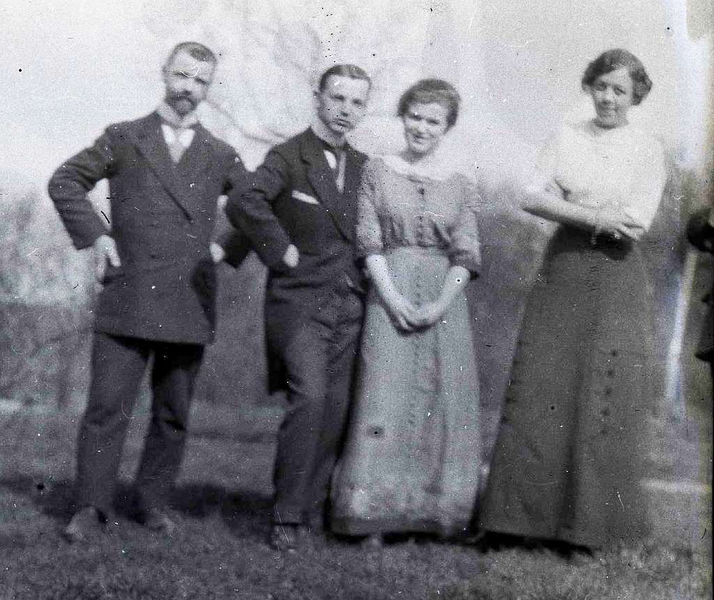 1900-1907 ca CHRISSY CROIL (m. Vlasto) PHOTOGRAPHS OF CROIL AND MITCHELL FAMILY Unidentified relations perhaps In or near Milwaukee or the St Lawrence River near Montreal 04.jpg